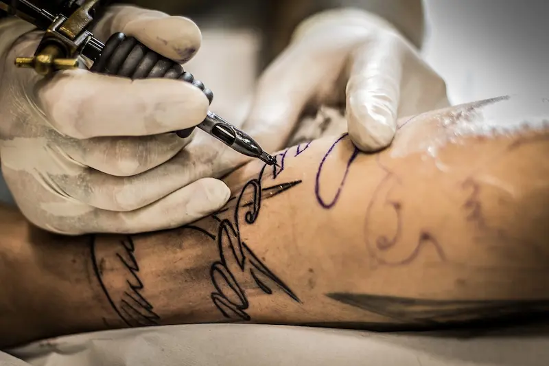 ᐈ Cómo cuidar un tatuaje RECIÉN HECHO ᐈᐈᐈ MEGAGUÍA DEFINITIVA