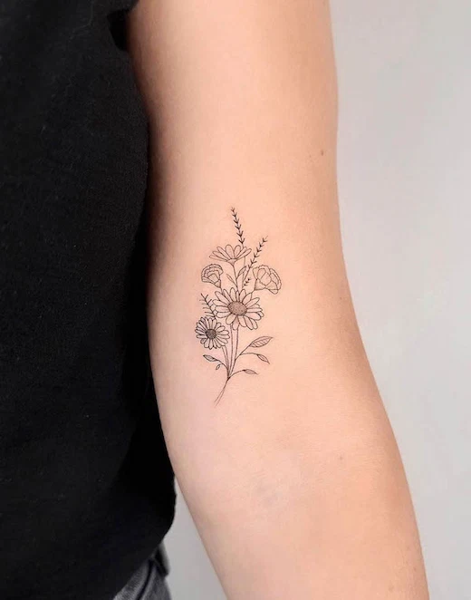 Mejor zona para tatuaje floral a linea fina